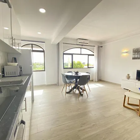 6 By Homing Apartment
