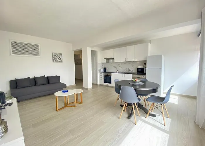 6 By Homing Apartament